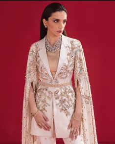 Albanian Clothes, Kanwal Malik, Albanian Clothing, Suits Formal, Silk Pant, Velvet Dress Designs, Dinner Dress Classy