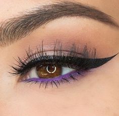 Purple Eye Makeup Easy, Dark Purple Eyeliner, Black And Purple Makeup, Dark Purple Makeup, Black Makeup Looks