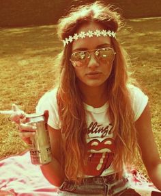 Love this in every way Indie Girls, Hippie Names, Mundo Hippie, 70s Mode, Looks Hippie, Hippie Tattoo, Festival Mode, Moda Hippie, Scene Girl