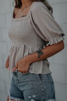 Trendy Tops For Women 2023, Summer Tops Modest, Modest Summer Tops, Summer Blouse Outfit, Feminine Clothing, Modest Tops, Western Style Outfits, Western Tops, Casual Summer Tops