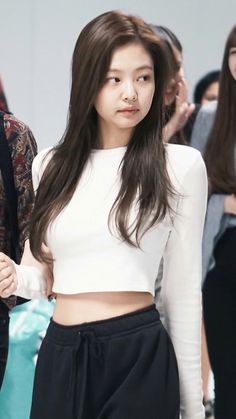 Jennie Without Makeup, White Long Sleeve Crop Top, No Makeup, Without Makeup, Jennie Kim, Fresh Design