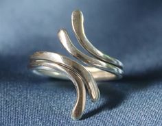 Silver Rings Handmade Simple, Handmade Silver Rings Simple, Handmade Silver Metal Rings, Silver Clay Jewelry Ideas Rings, Silversmithing Jewelry Ideas, Minimalist Silver Wire-wrapped Rings, Silversmithing Jewelry, Thumb Rings Silver, Silver Wrap Ring