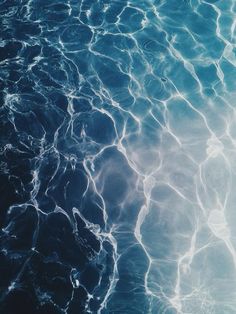 the words how can i feel my mind? are reflected in an ocean water surface