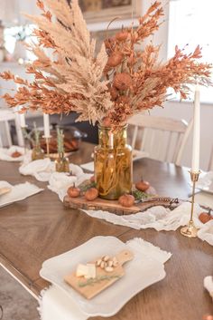 farmhouse table with brown vase and fall flowers with charcuterie boards Call Tablescape, Autumn Centerpieces For Table, Simple Fall Tablescapes, Autumn Table Decorations, Autumn Tablescapes, Autumn Centerpieces, Individual Charcuterie, Autumn Table Decor, Fall Charcuterie