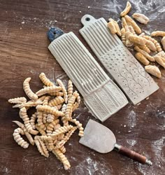 Ceramic pasta board, rustic pottery homemade pasta board handmade pasta cooking utensil pasta Gnocchi board ceramic fresh pasta making tools Gnocchi Board, Pasta Board, Pasta Making Tools, Pasta Gnocchi, Pasta Making, Handmade Pasta, Rustic Pottery, Tanah Liat, Cooking Utensil