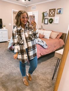 Friday Teacher Outfit Jeans, January Teacher Outfits, Walmart Fall Fashion 2023, Winter Teaching Outfits, Friday Teacher Outfit, Casual Teacher Outfits Fall, Work Outfits Women Teacher, Teacher Picture Day, Teacher Picture Day Outfit