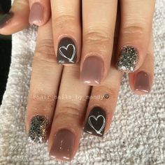 This color combination Moms Nails, Feather Nails, Sunflower Nails, Autumn Nail, Nails Fun, Manicure Nail Designs, Cute Toe Nails, Dip Nails, Glitter Gel Nails