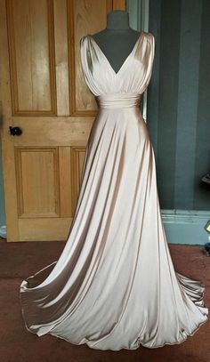 Grecian Wedding Dress, Size 12 Fashion, Bridal Heels, Gown Wedding, Mode Inspiration, Beautiful Gowns, Mother Of The Bride Dresses