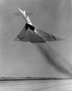 photoyage: “North American XB-70A Valkyrie clean low level pass (landing gear up). (U.S. Air Force photo) ” Chrysler Building, Aviation History