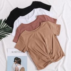 Tumblr Aesthetic Clothes, Shirts Korean, Foto Tips, Trendy Aesthetic, Tumblr Outfits, Aesthetic Shirts, Basic Outfits, Teen Fashion Outfits