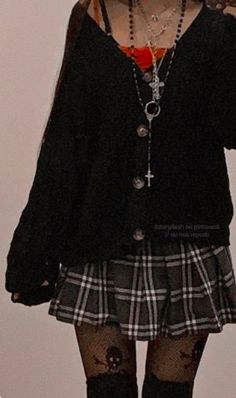 Rock Outfits Women, Emmiol Outfits, Grunge Goth, Plaid Skirt, Hot Outfits