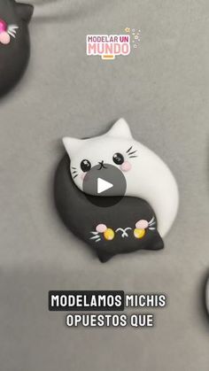 some black and white cat magnets on a gray surface with the caption modelanos michis opjetos que