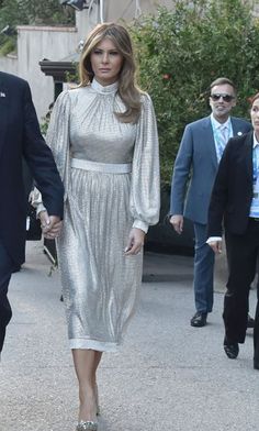 First Lady Fashion, Vogue Couture, Greek Theatre, Silver Blouse, Billowy Sleeves, Shimmery Dress, Estilo Real, Dolce Gabbana Dress, Lady Fashion