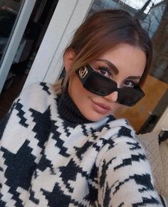 Sunglasses For Round Face, Gucci Aesthetic, Aesthetic Sunglasses, Sunglasses For Your Face Shape, Round Face Sunglasses, Sunglasses Aesthetic, Aesthetic Old, Old Money Outfits, Accessories Aesthetic