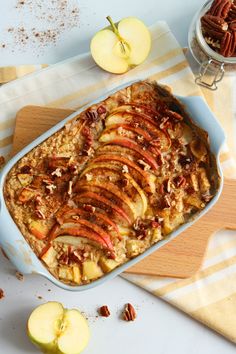 appeltaartontbijt havermout met appel uit de oven Slim Fast, Oven Recipes, Vegan Snacks, Sweets Desserts, Vegetable Pizza, No Bake Cake, Granola, Low Carb Recipes