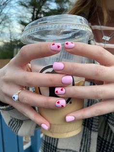 #nailart #nails #pinknails Nail Inspo February 2024, Nails 2024 Valentines, Short Nails Inspo Valentines, Cute Simple Pink Nail Designs, Valentine Natural Nails, Natural Nail Valentines Day Nails, Valentines Nails Natural, Gel Mani Short Nails Valentines, At Home Valentines Nails