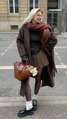 Old Money Winter, Winter Skirt Outfit, Eve Outfit, Miniskirt Outfits, Estilo Preppy, New Years Eve Outfits, Cute Winter Outfits, Mode Inspo