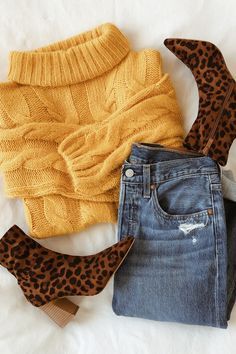 The Lulus Alden Mustard Yellow Cropped Balloon Sleeve Knit Sweater is giving us the ultimate cozy-chic vibe! Trendy balloon sleeves add statement-making detail to this cable knit sweater with a rounded neckline and wide-cut cropped bodice. Ribbed knit accents the sleeve cuffs neck and hem. Wear with light wash jeans and dad sneaks for a street-style inspired look or dress up with a mini skirt and thigh-high boots! #LoveLulus Yellow Sweater Outfit, Skirt And Thigh Highs, Trendy Balloons, Mustard Sweater, Braut Make-up, Cropped Knit Sweater, Pullover Outfit, Cozy Chic