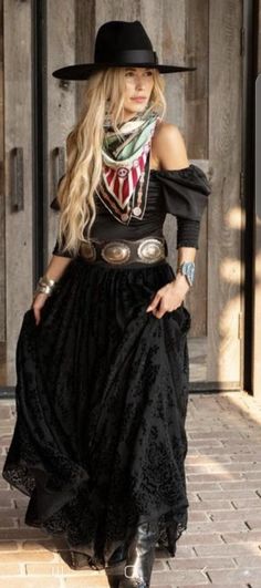 Bohemian Party Scarves For Spring, Black Bohemian Scarf For Fall, Elegant Fall Party Scarf, Elegant Fall Party Scarves, Classy Cowgirl Outfits, Vestidos Country, Outfit Mexicano, Country Chic Outfits, Classy Cowgirl