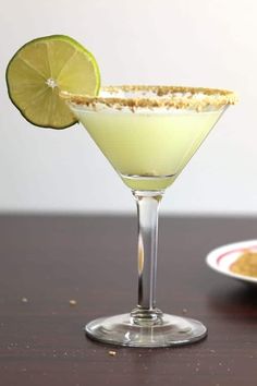 Key Lime Martini Key Lime Martini Recipe, Lime Martini Recipe, Lime Martini, Key Lime Pie Martini, Key Lime Martini, Juice Coconut, Martinis Drinks, Tea Remedies, Key Lime Juice