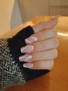 Coffin With White Lines, Wavy Nail Art White, Natural Nails With White Designs, Wavy White Nails, White Line Work Nails, Mail Designs With Lines, Nail Ideas With Lines, Wavy Line Nail Art, White Wave Nails