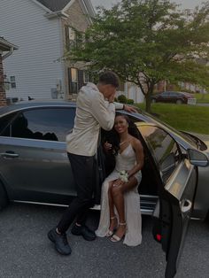 Black Couple Prom, Prom Pictures Ideas, Couple Prom, Five More Minutes, Date Inspo, Prom Picture, Prom Photoshoot