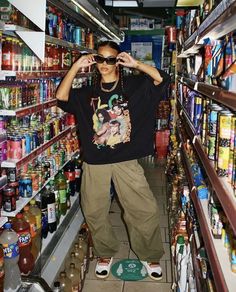 30s Photoshoot, Chica Hip Hop, Real Y2k, Look Hip Hop, Street Style Vintage, Streetwear Photoshoot, Looks Hip Hop, 00s Mode, 2000s Streetwear