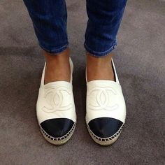 C Espadrilles Chanel, Elle Ferguson, Chanel Espadrilles, Mode Shoes, Paris Mode, Donatella Versace, Cooler Look, Chanel Espadrille, Kinds Of Shoes