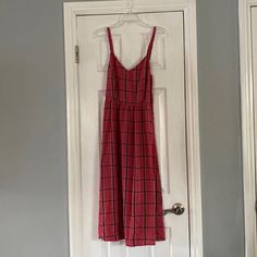 Old Navy Cami Plaid, Summer Dress, Never Worn Size Medium Casual Red V-neck Sundress, Casual Plaid Midi Dress For Daywear, Casual Plaid V-neck Midi Dress, Casual Red Sleeveless Midi Dress, Casual Red Cotton Dress, Red Cotton Midi Dress For Daywear, Casual Cotton Lined Midi Dress, Casual Plaid Cotton Midi Dress, Casual Red Cotton Sundress