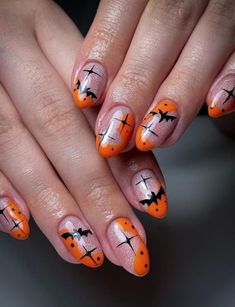 Time to brush the dust off those quarantined claws and get ready for the spookiest night of the year. Aesthetic Halloween Nails, Halloween Nails Spooky, Nails Spooky, 40 Aesthetic, Spooky Chic, Chic Nail Designs, Nail Design Ideas, Aesthetic Halloween