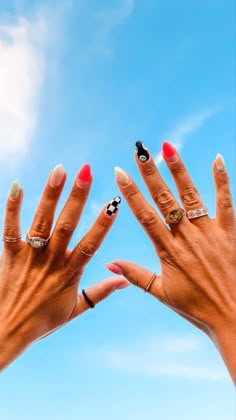 Checkered Nails Almond, Nail Designs Checkered, Mail Inspo Almond, Coffin Acrylic Nails Ideas, F1 Nails, Nails Almond Acrylic, Nail Inspo 2022, Rockabilly Nails, Almond Acrylic Nails Designs