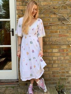 Fearne Cotton's Style Has Reached an All-Time High | Who What Wear UK Cath Kidston Dress, Pink All Star Outfit, Dress And Converse Outfit, Pink Converse Outfit, Fearne Cotton Style, Looks Com All Star, Spice World, Dress With Converse, Converse Outfits