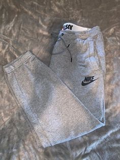 Nike Sweatpants Women, Champion Clothing, Cute Sweatpants Outfit, Sweatpants Women, Cute Sweatpants, Men's Dress Pants, Cute Nike Outfits, Cute Lazy Outfits, Cute Pants