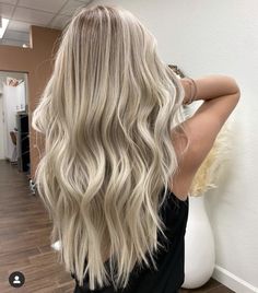 Light Blonde Dimensional Hair, Blonde Dimensional Hair Highlights, Full Blonde Highlights On Blonde Hair, Summer Hair For Blondes, Full Balayage Blonde, Full Blonde Balayage, Creamy Blonde Hair Highlights, Long Blonde Hair Ideas, Blonde Hair Inspo Summer