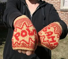 12 Knit & Crochet Projects Inspired by Batman - KnitHacker Hand Knitting Diy, Geek Crafts, Fingerless Mitts, Knitted Wit, Bioshock, Knit Picks, Knitted Gloves, Crafty Stuff