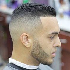 Hasta el borde del pelo - cepilló detrás Corte estilo + Fundido Piel High Top Fade Haircut, Top Fade Haircut, Balding Mens Hairstyles, Stylish Mens Haircuts, Mens Medium Length Hairstyles, High Fade Haircut, Mens Hairstyles Fade, Beard Fade, High Fade