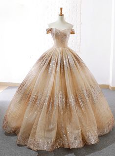 Ball Gown Gold, Robes Quinceanera, Gold Ball Gown, Floor Length Wedding Dress, Ellie Saab, Wedding Dress Champagne, Princess Ball Gowns, Fantasy Gowns, Beauty Dress