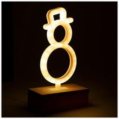 a light that is on top of a wooden stand with a number 8 in the middle