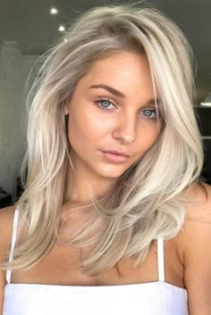 Here are the best hair toners for maintaining that blonde colour! #hairtoners #blondehair #platinumhair #brassyhair Gold Blonde Hair, Brassy Hair, Makeup Tip, Hair Toner, Platinum Blonde Hair, Mid Length Hair