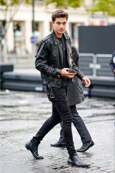 Chico Lachowski, Rafael Miller, Formal Attire For Men, Black Outfit Men, Francisco Lachowski, All Black Looks, Paris Fashion Week Street Style, Leather Jacket Outfits, Biker Leather