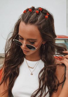 90s Grunge Hair, Clip Hairstyles, Peinados Fáciles Para Cabello Corto, 90s Hairstyles, Penteado Cabelo Curto, Oval Sunglasses, Grunge Hair, Pavlova, Aesthetic Hair