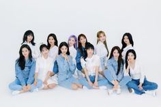 Tweets con contenido multimedia de IZ*ONE GLOBAL (@IZONEGLOBALTWT) / Twitter Izone Group Photo, Minju Kim, One Wallpaper, Wonyoung Jang, Forever My Girl, Photo Bank, Group Poses