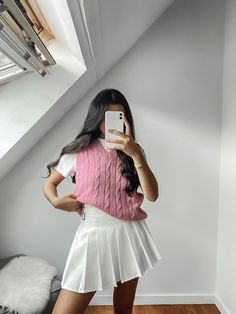 Pink Tennis Skirt Outfit, Pink Jumper Outfit, White Tennis Skirt Outfit, Outfit Inspo Women, Pink Tennis Skirt, White Tops Outfit, Movie Outfit, White Skirt Outfits, Outfit Barbie