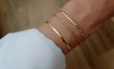 Minimal Rings Minimalist Jewelry, Anklet Stack, Gold Bracelets Stacked, Gold Ideas, Gold Bracelet Simple, Hammered Bracelet, Dainty Gold Jewelry, Thread Bracelet, Bracelet Minimalist