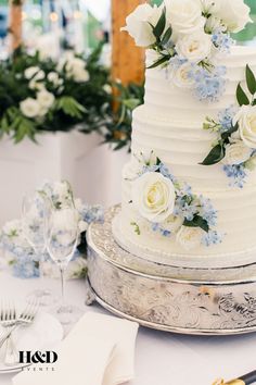 Classic blue wedding cake decor trending in 2024. This stunning blue and white floral wedding cake idea is perfect for a modern wedding. Trendy dusty blue flowers pair with elegant white roses for a timeless wedding aesthetic. Discover more classic blue and white wedding ideas from Madison & Will's luxury Nantucket Wedding. | Events: Handy & Dallaire Events. Additional themes for this photo: Upscale wedding, old money wedding, luxury wedding, expensive wedding, floral wedding Florals On Wedding Cake, Dusty Blue Simple Wedding Cake, March Wedding Cake Ideas, Classic Blue Wedding Cake, Dusty Blue Floral Wedding Cake, Rustic Dusty Blue Wedding Cake, Dusty Blue Theme Wedding Cake, Simple Wedding Cake Blue Flowers, Wedding Cakes With Hydrangeas