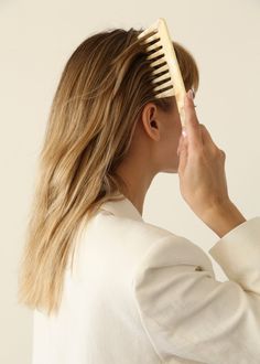 Thoughtfully designed to gently detangle and reduce breakage, the Vanity Comb is made from sustainable Cellulose Acetate and features rounded tips and a hook-friendly han Claw Clips For Thick Hair, Clips For Thick Hair, Stop Hair Breakage, Shower Hair, Vanity Counter, Knot Out, Shower Shelf, Hair Claw Clips, Styling Comb