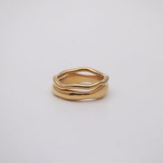 Luz Double Ring is a stamp of every jewelry box. Crafted in 18k gold plated stainless steel, it is minimalist's favorite. Composed of one thin band ring and one thicker, the two rings make a set and they are meant to snuggle to each other. Thrifty Wedding, Wave Ring, Jewelry Lookbook, Double Ring, Jewelry Inspo, Dream Jewelry, Stainless Steel Rings, Steel Ring, Steel Jewelry