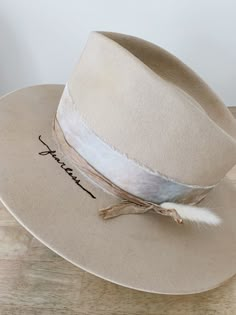 Womens Western Hats Cowgirl Style, Teresa Foglia Hats, White Western Hat, Cowgirl Hat Accessories, Rustler Hat Co Ideas, Western Hat Ideas, Diy Rancher Hat, Custom Brim Hats, Fleastyle Hat Bar