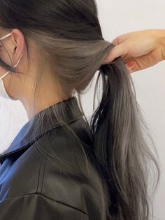 long black hair with gray underneath Underdye Hair, Under Hair Color, Hidden Hair Color, Two Tone Hair, Two Toned Hair, Hair Color Underneath, Beauty Hair Color, Peekaboo Hair