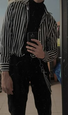 Casino Outfit Men, Casino Aesthetic Outfit, Gay Fashion Aesthetic, Goth Mens Fashion, Enby Fashion, Urban Fashion Photography, Outfit Retro, Band Outfits